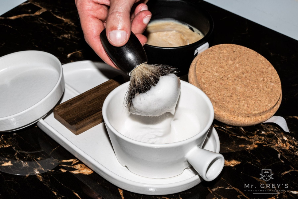 Мило для гоління в керамічній чаші Dovo Shaving Soap Deep Leather 115g